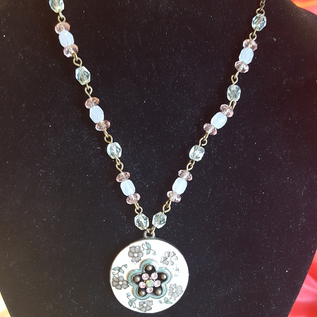 Flower Enamal Lucit Rhinestone Beaded Pendent Neck
